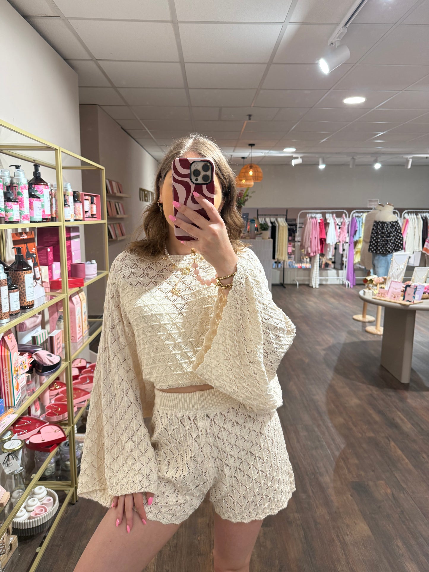 Crème gehaakte set met short en top.