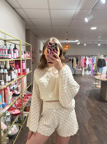 Zomerse co-ord set in lichte kleur.