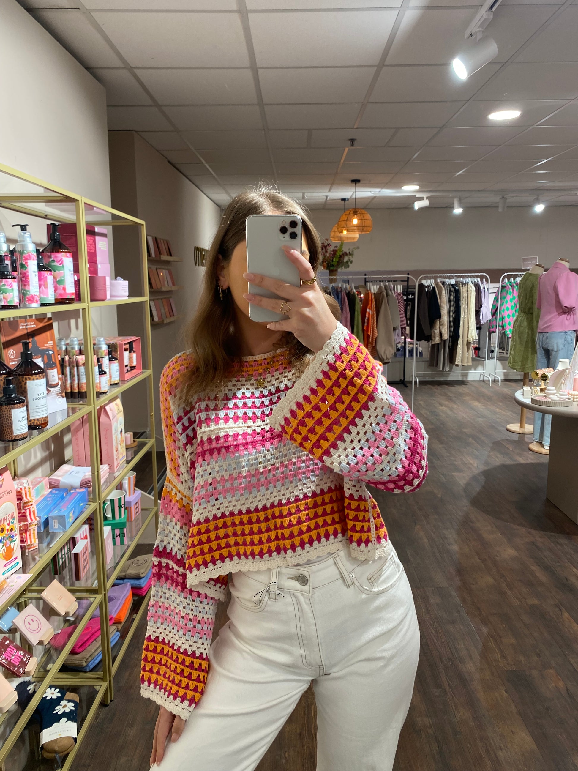 Cropped gehaakte top met flared mouwen.