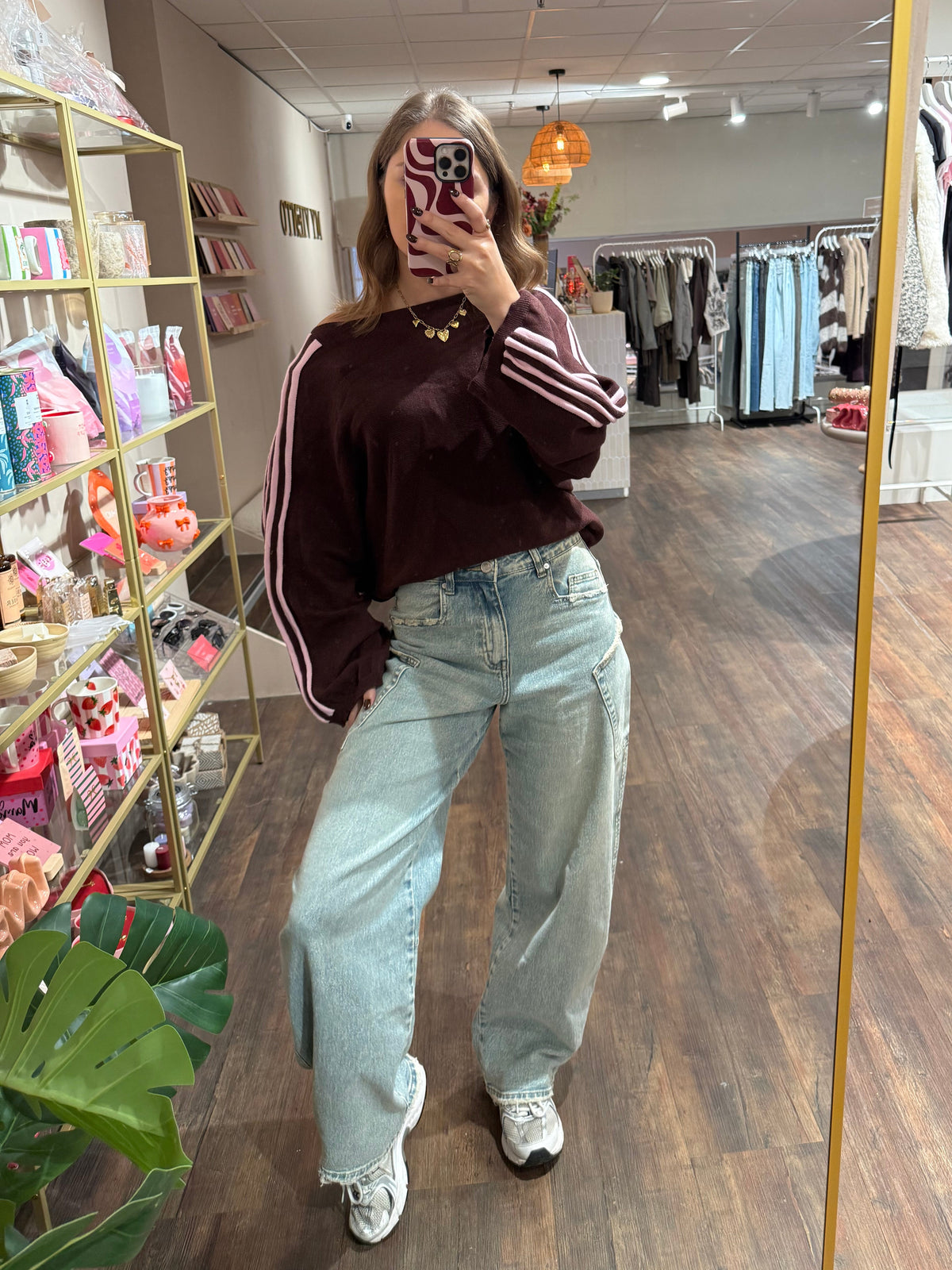 Lisa - gestreepte off shoulder trui