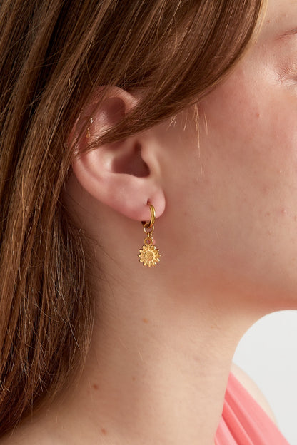 Roze bloemblaadjes oorbellen goud