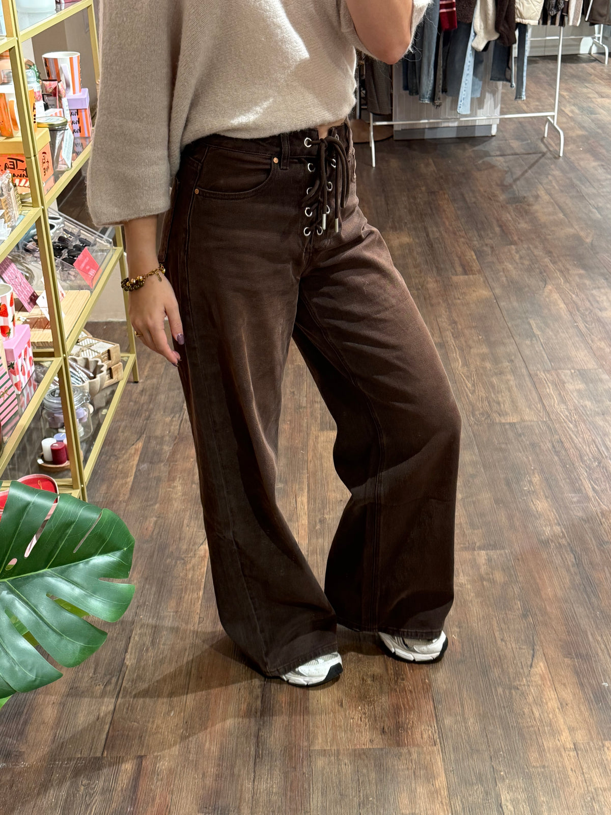 Lynn - wide leg bruine jeans met veter