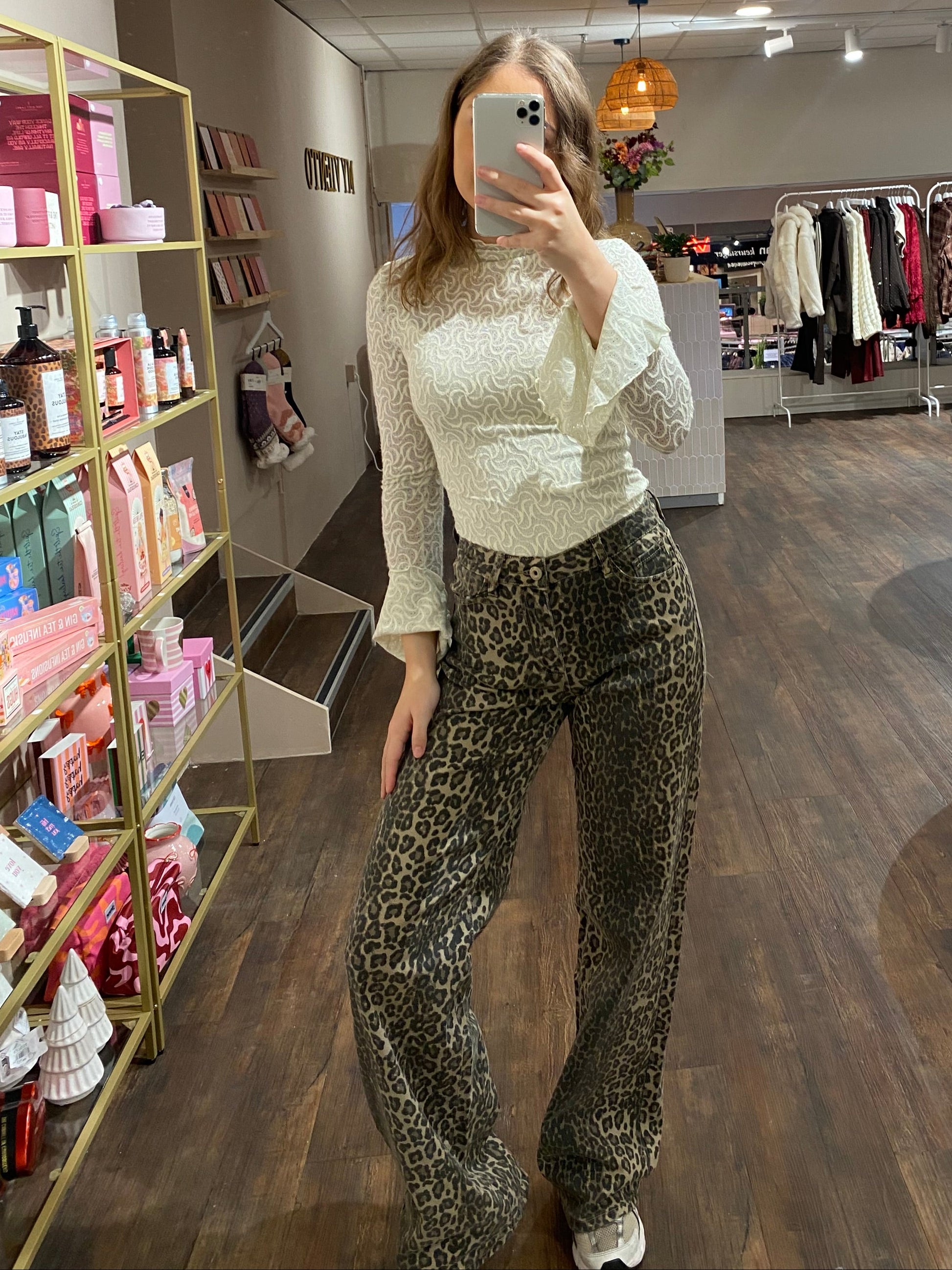 Lange leopard jeans voor dames, trendy en tall friendly.