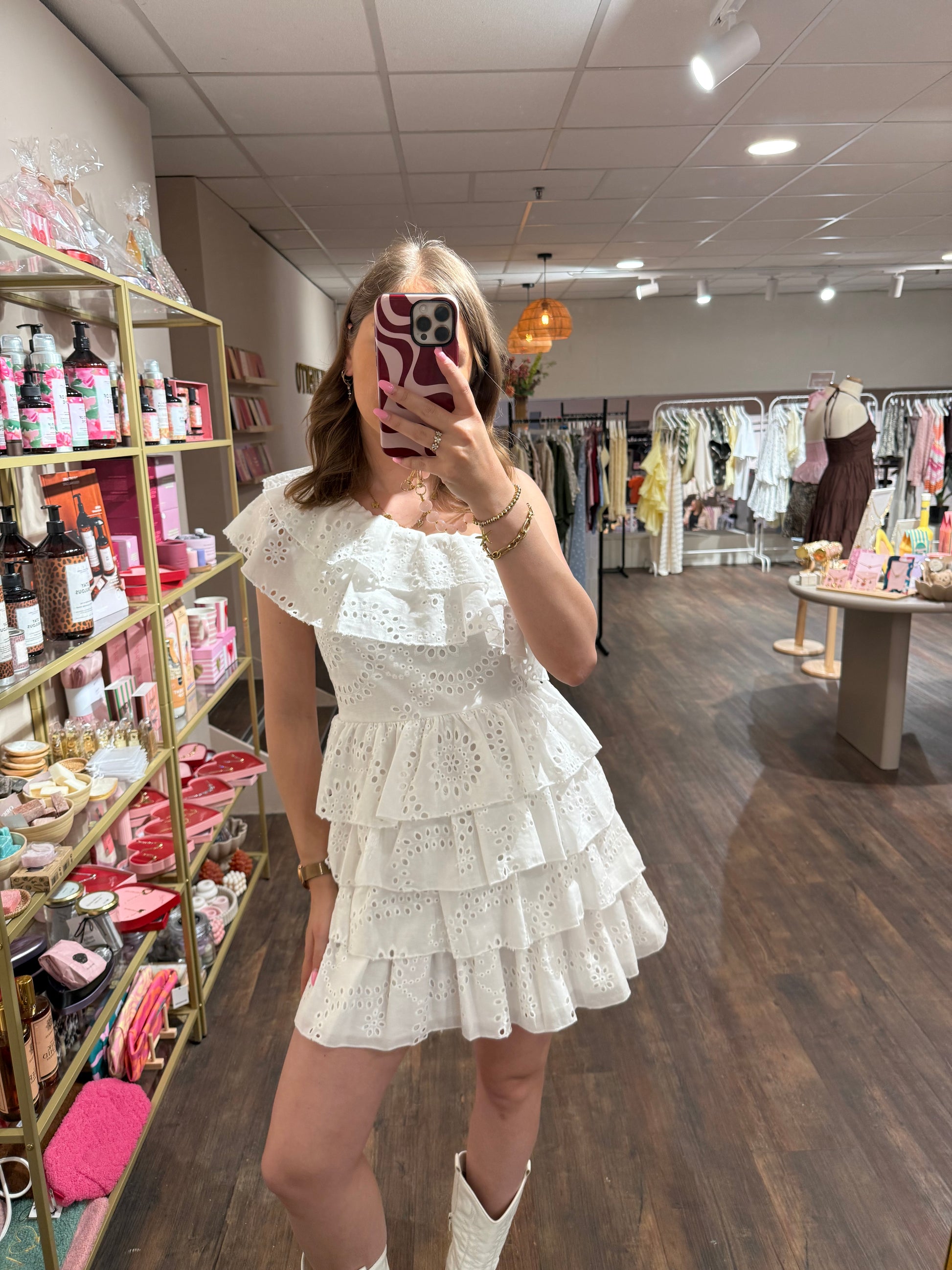 Elegante zomerjurk met broderie.
