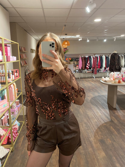 Glitterende bruin mesh top met pailletten, ideaal voor feestdagen.