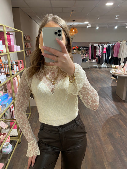 Dames top kant beige – trendy & tijdloos