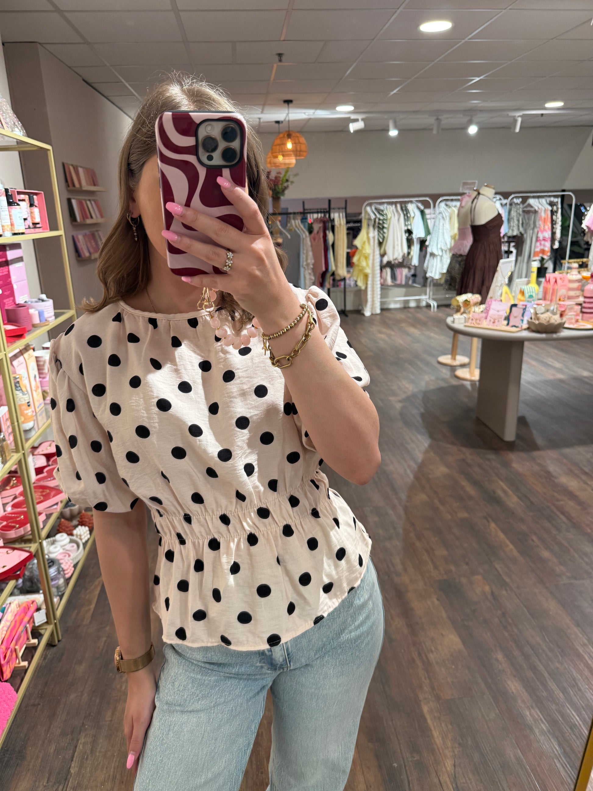Dames top met vrouwelijke pasvorm