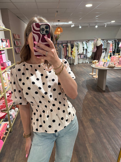 Dames top met vrouwelijke pasvorm