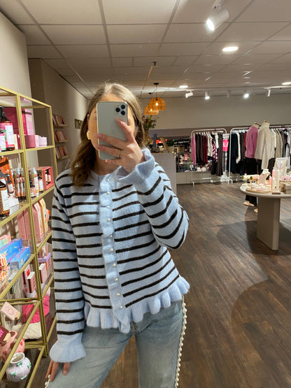 Trendy gestreepte cardigan die casual en chic te combineren is.