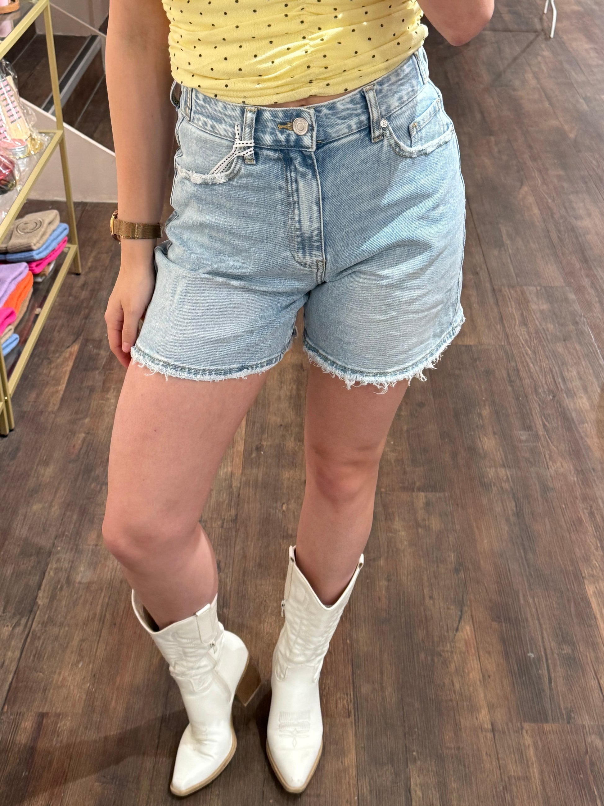 High waisted denim short voor dames.