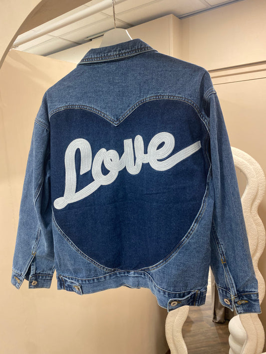 Donker denim jasje met witte geborduurde tekst