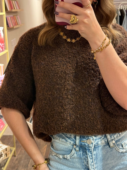 Debbie - boucle trui bruin korte mouw