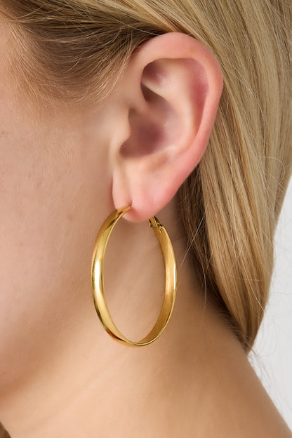 Basic hoop M oorbellen goud