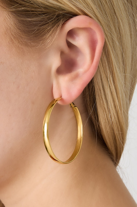 Basic hoop M oorbellen goud