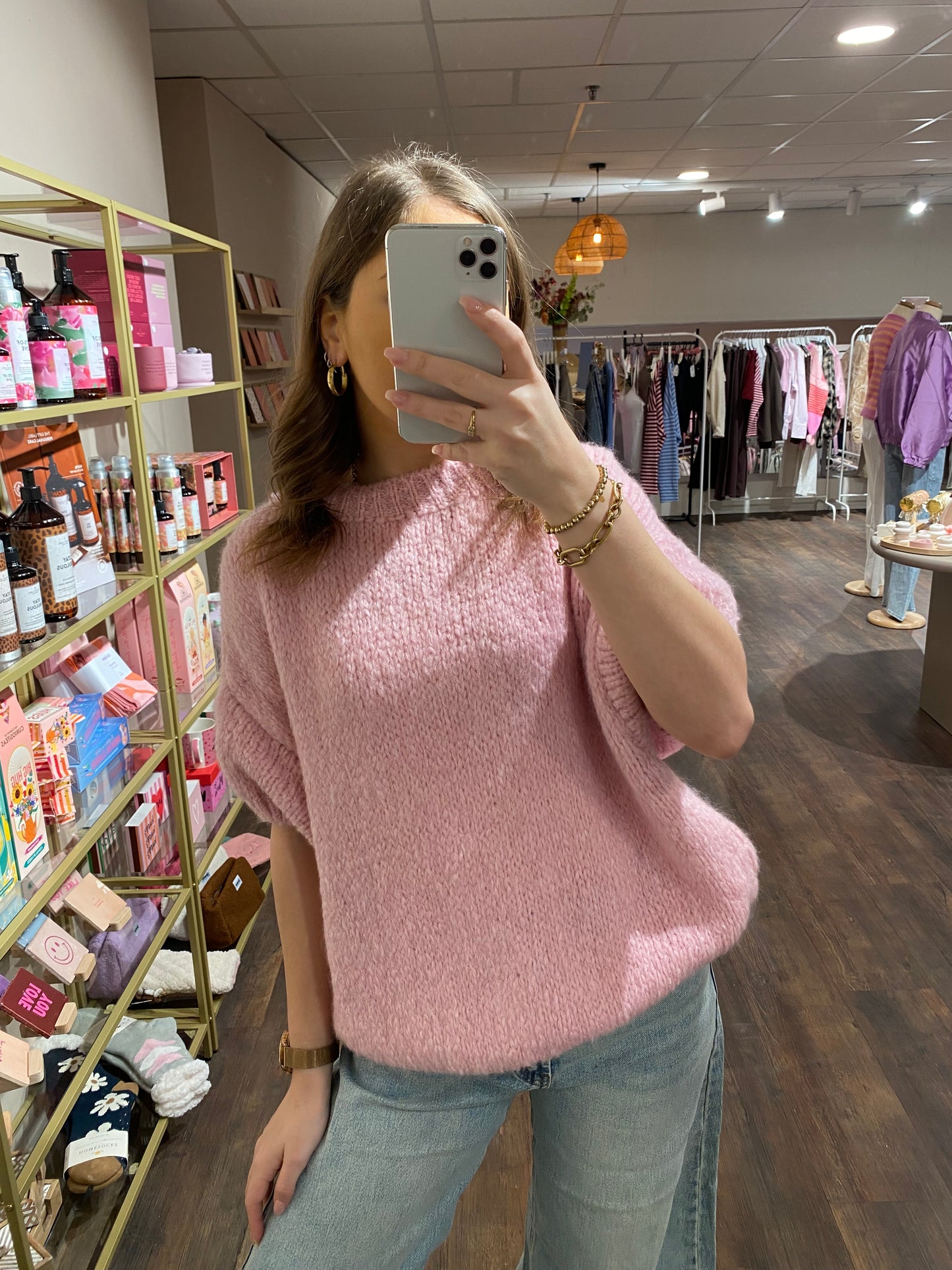 Dames knitwear roze top met comfortabele pasvorm.