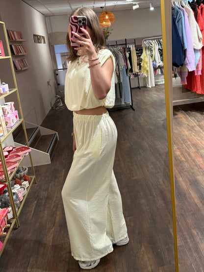 Luchtige zomerset in trendy butter yellow