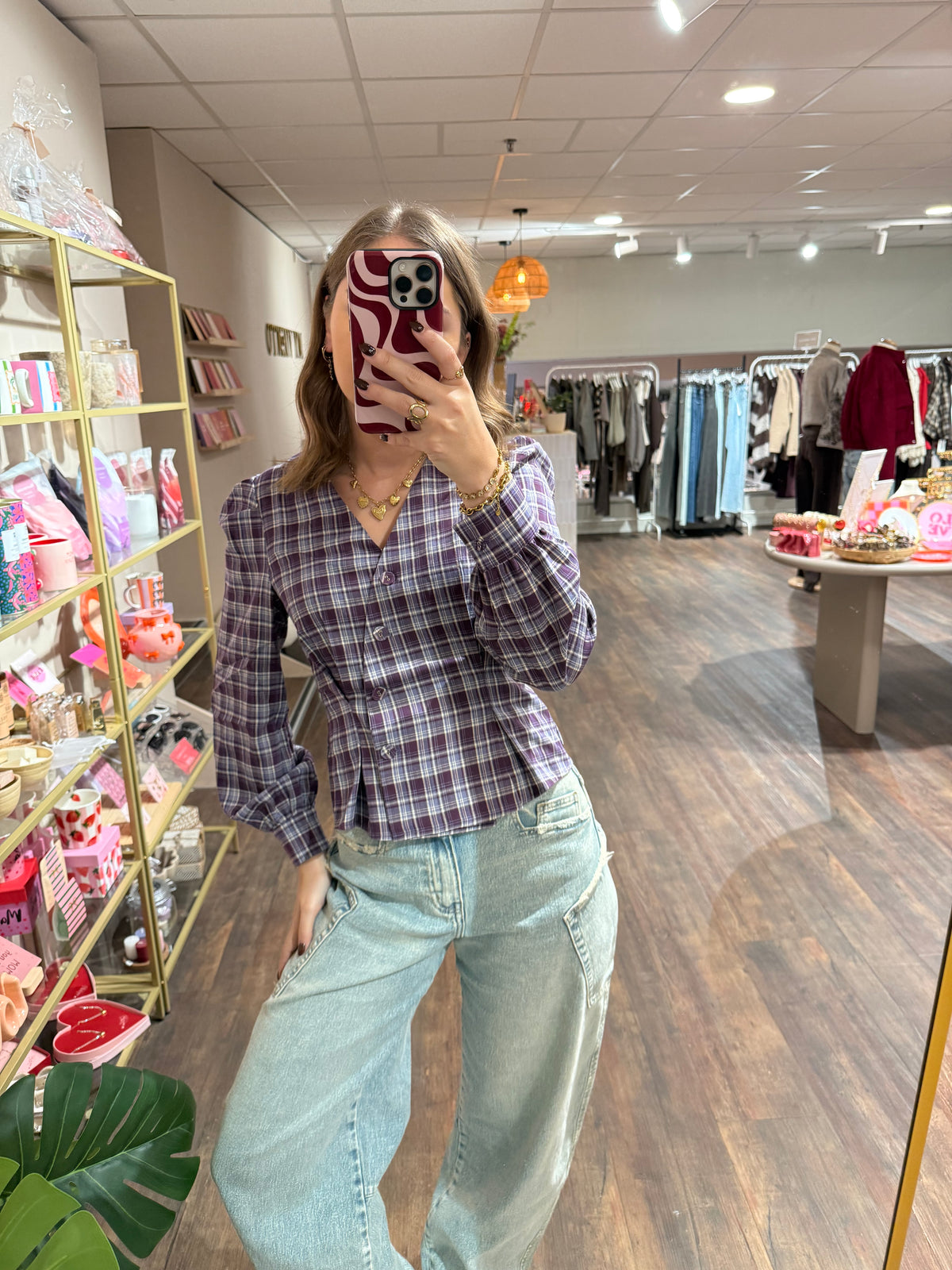 Getailleerde geruite blouse in paars blauw en wit.