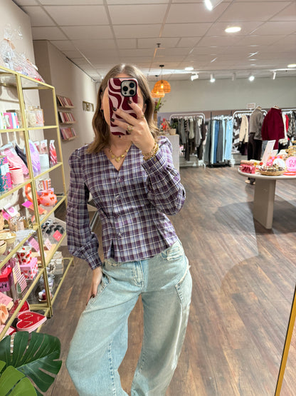 Getailleerde geruite blouse in paars blauw en wit.