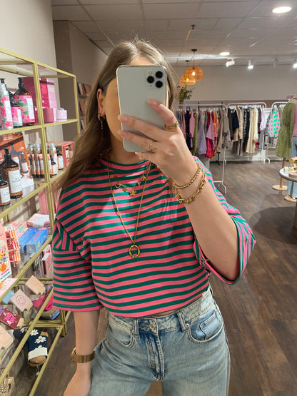 Dames T-shirt met frisse roze en groene kleurencombinatie.