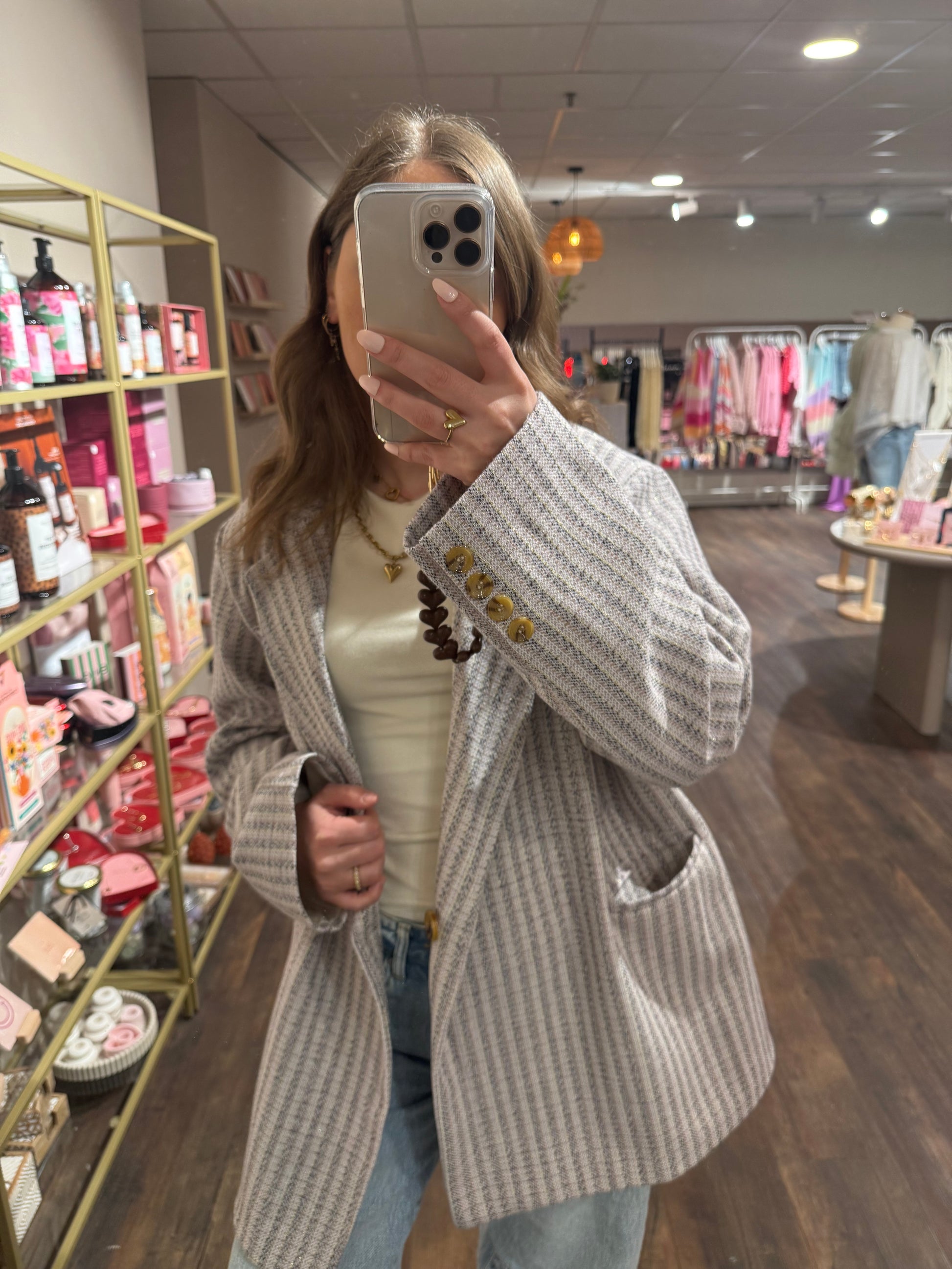 Trendy dames blazer met subtiel glitterdetail.