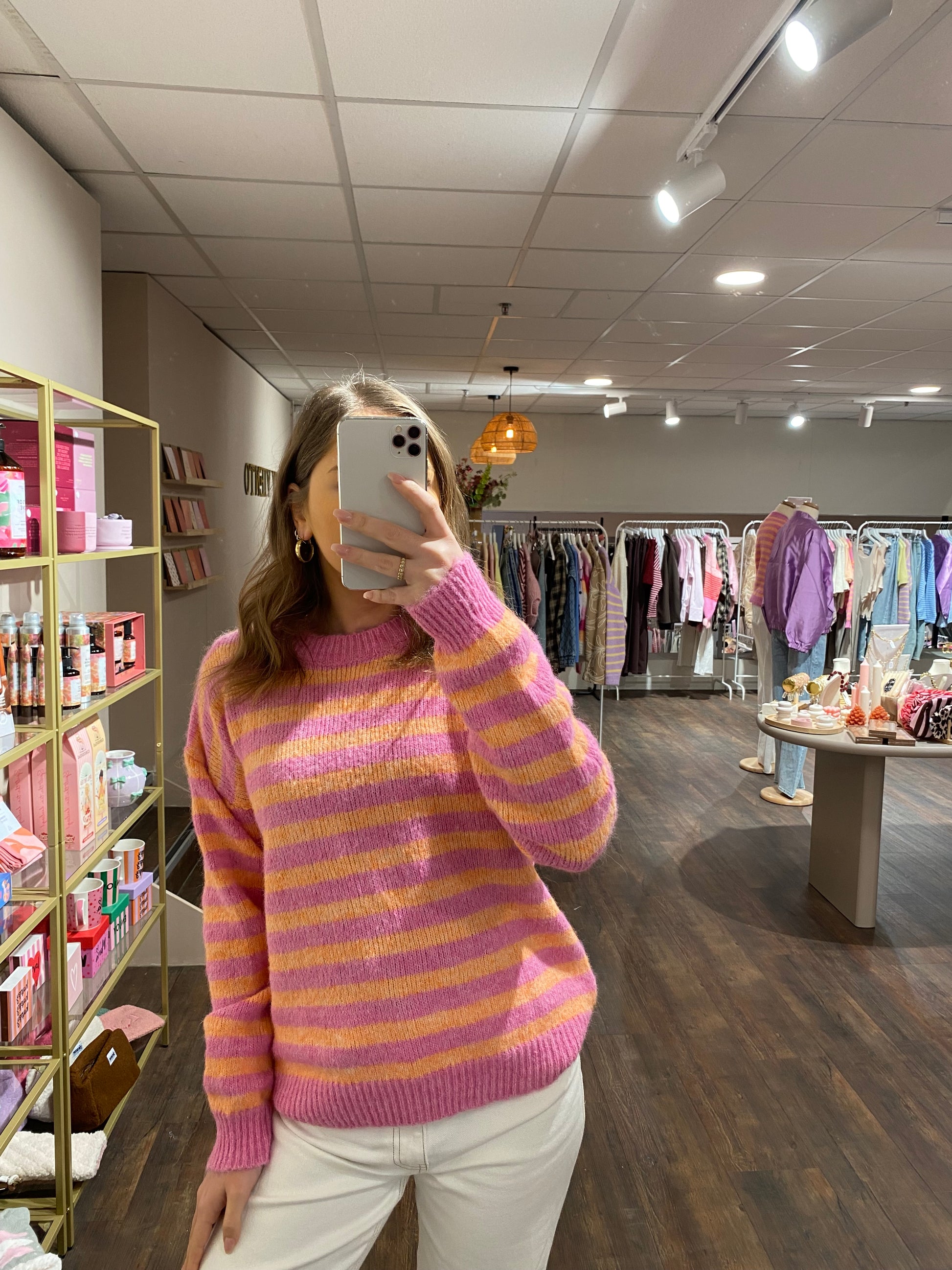 Trui met lange mouwen voor zomerse avonden.