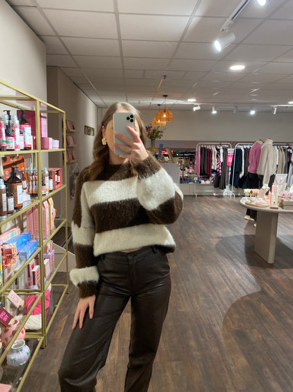 Trendy dames sweater knit met bruin-crème strepen.