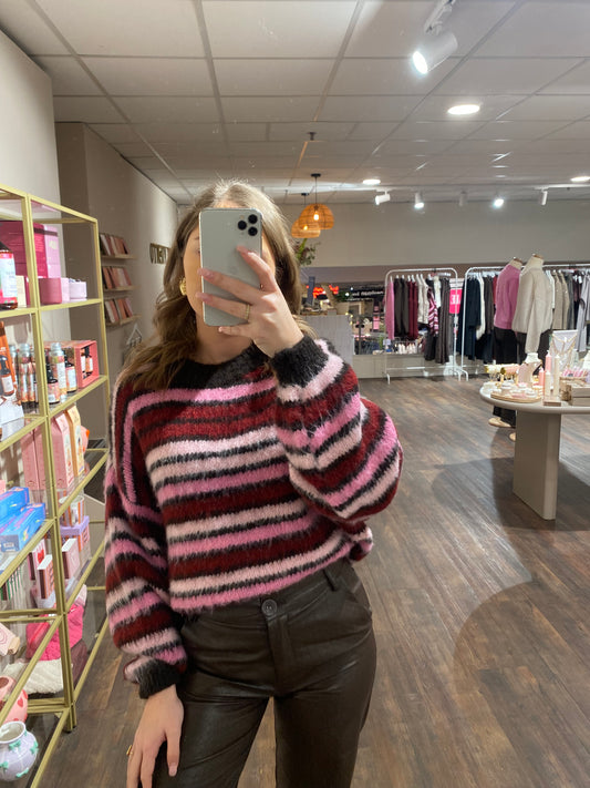 Zachte gestreepte trui in bruin en roze voor dames.