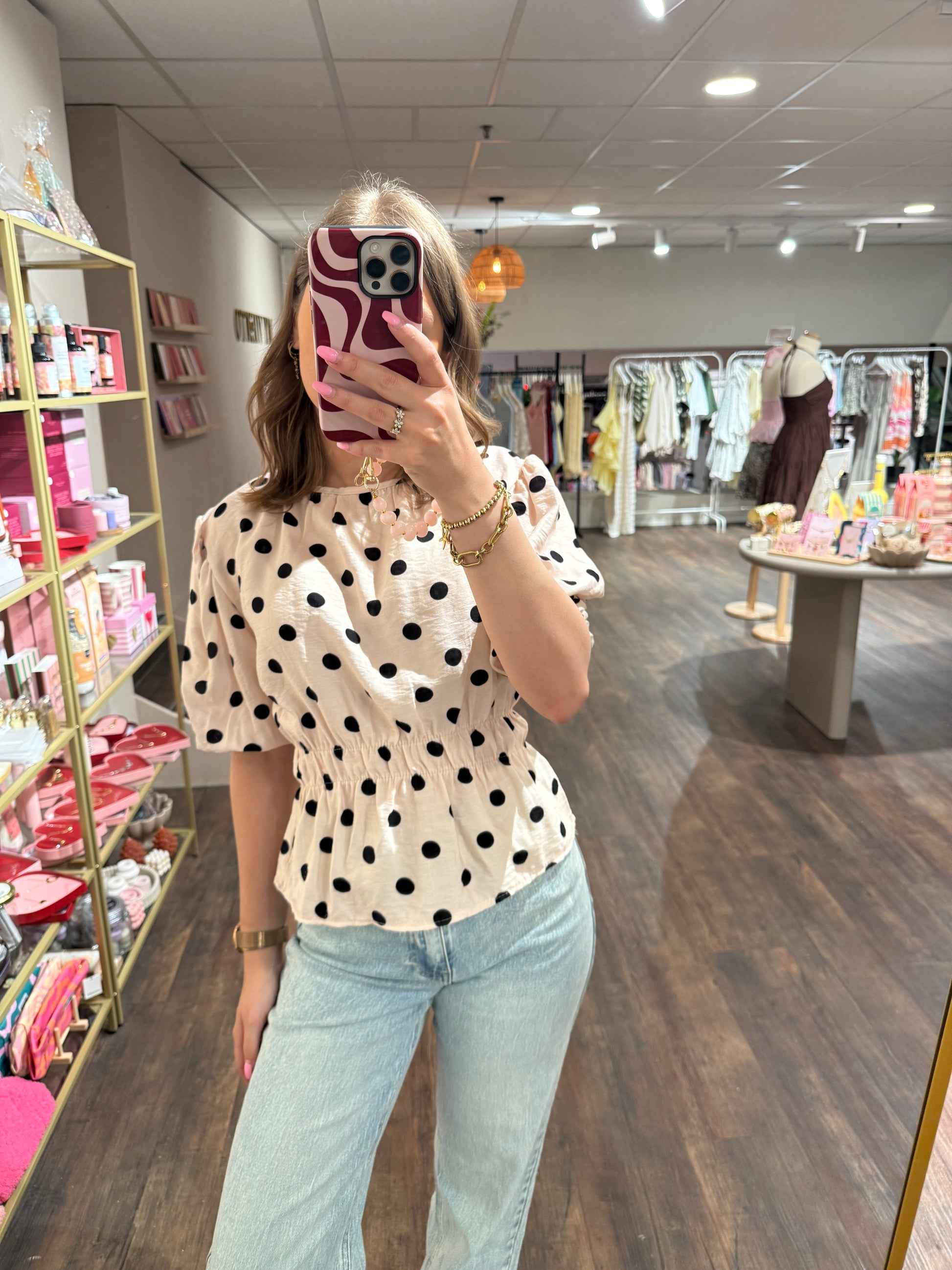 Trendy stippen top in beige