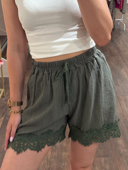 Groene lace short met boho uitstraling 