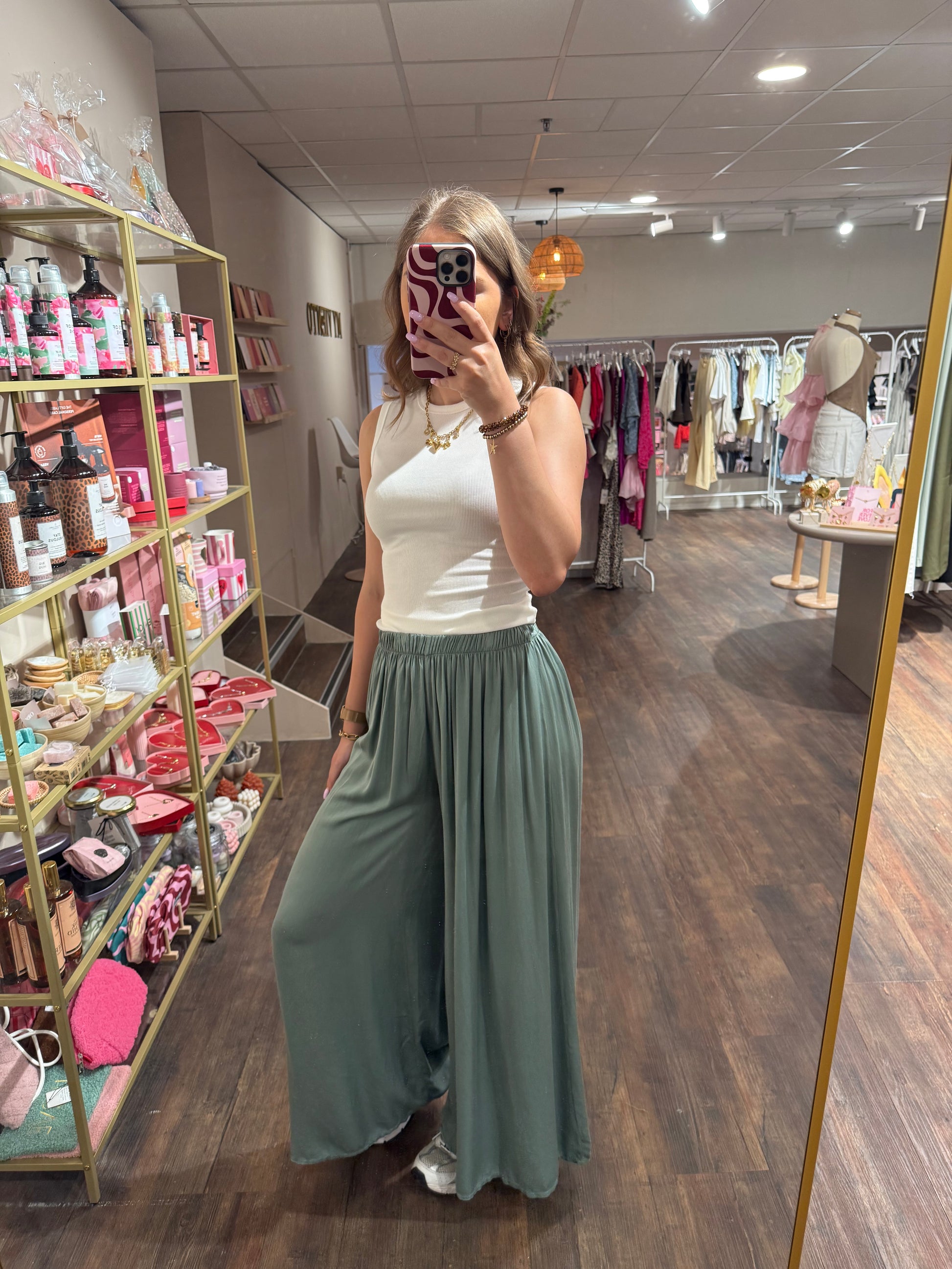 Groene pantalon van soepelvallende stof 