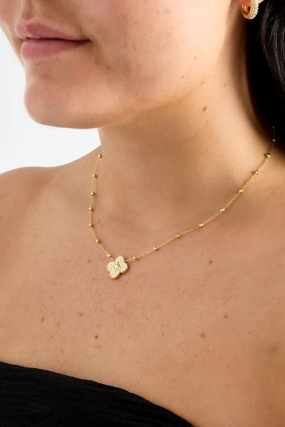 Grote bloem met belegde randen ketting goud