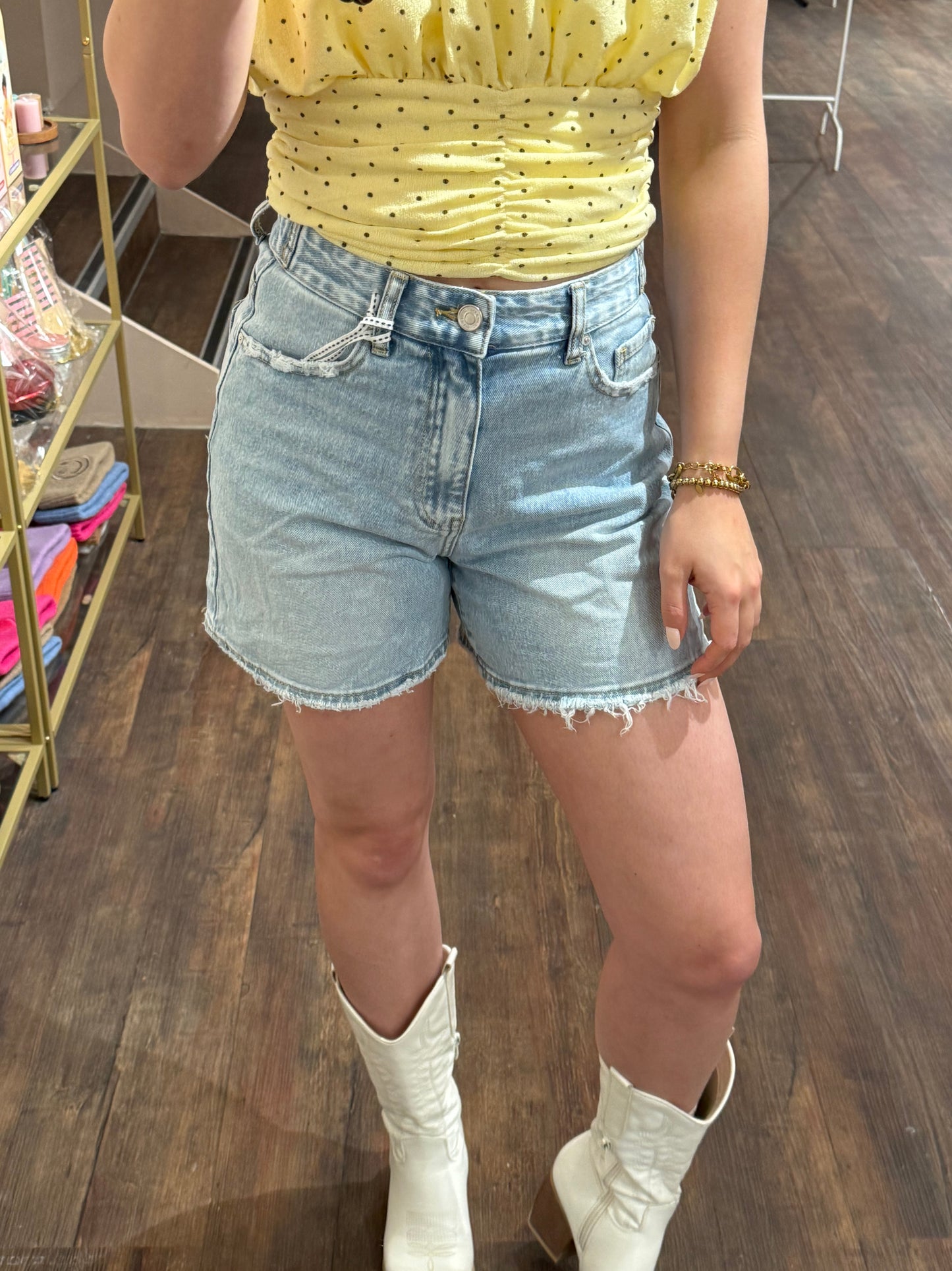 Trendy short met verstelbare tailleband.