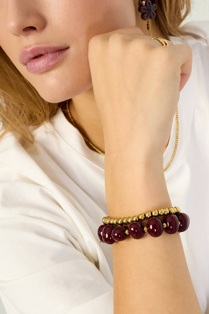 Elastieke kralenarmband met grote kralen bordeaux
