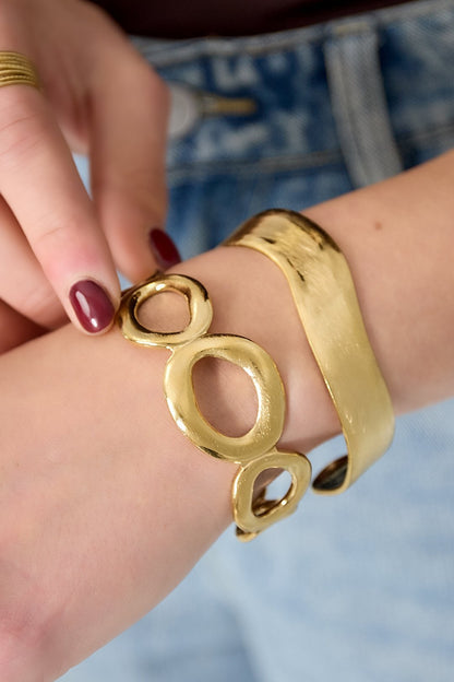 Chunky bangle met organische cirkels goud