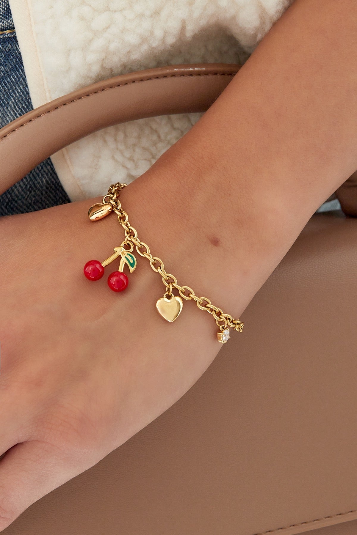 Cherry charm armband goud