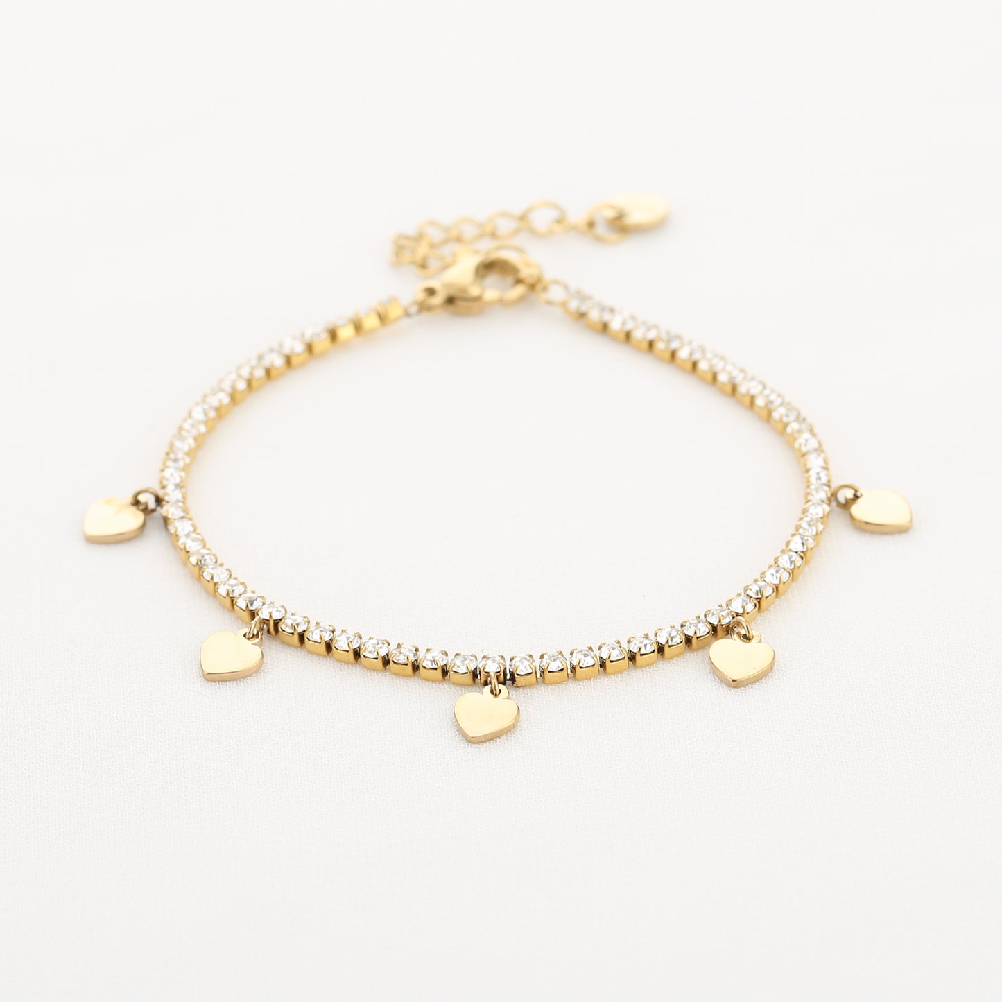 Strass armband met hartjes goud