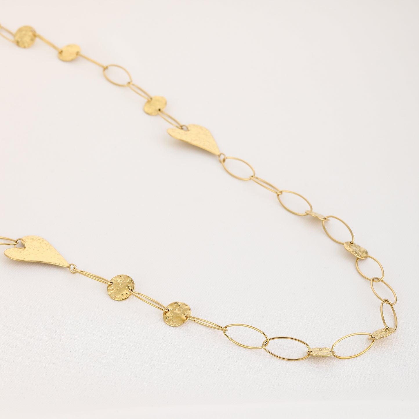 Lange ketting met cirkels en hartjes