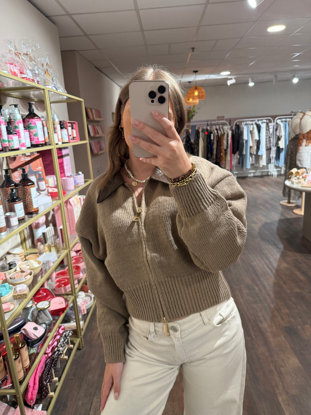 Dames vest dat ook als jasje gedragen kan worden 