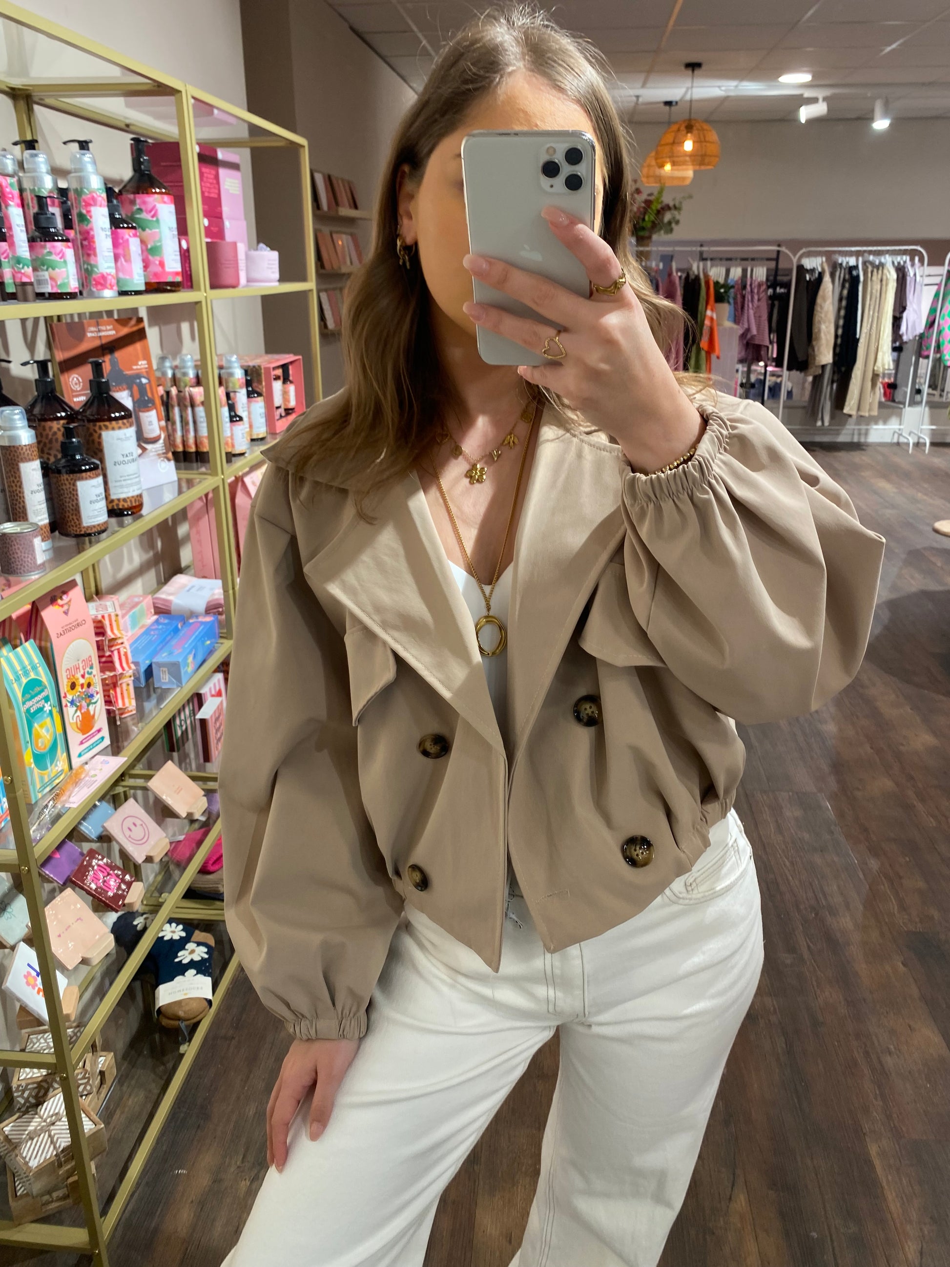Korte trenchcoat perfect voor het voorjaar.