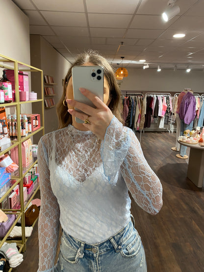 Elegante lace top met vrouwelijke uitstraling.