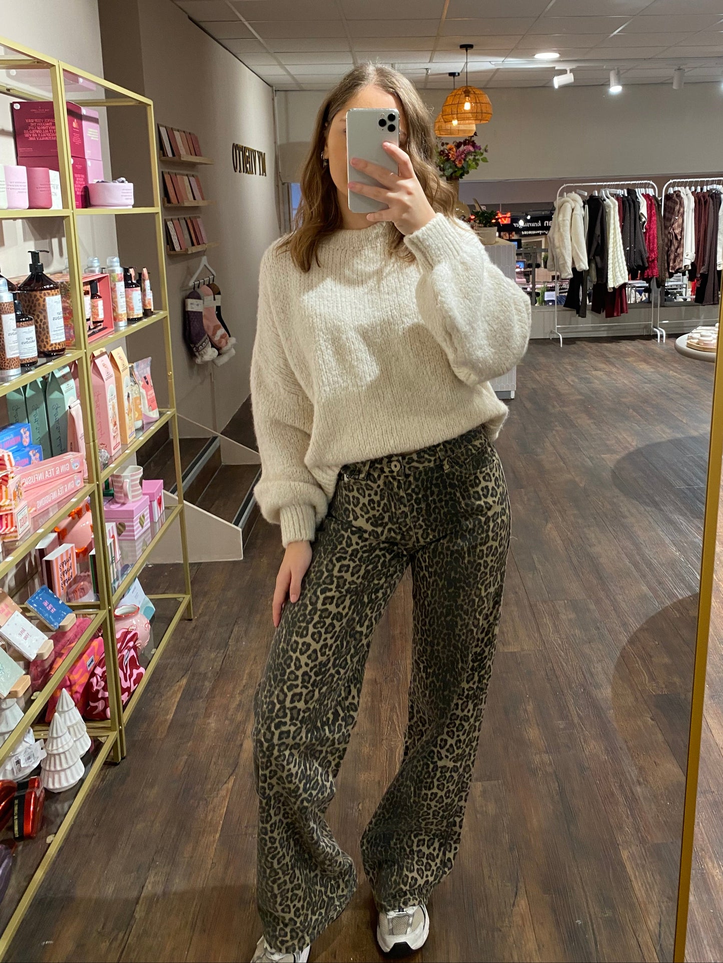 Dames jeans met leopard print, comfortabele dad fit.