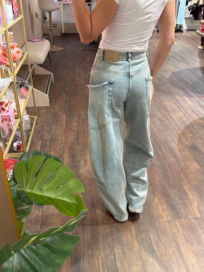Lichtblauwe cargo jeans voor dames.