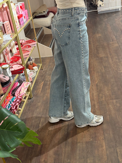 Dames jeans met opvallende stud details.  