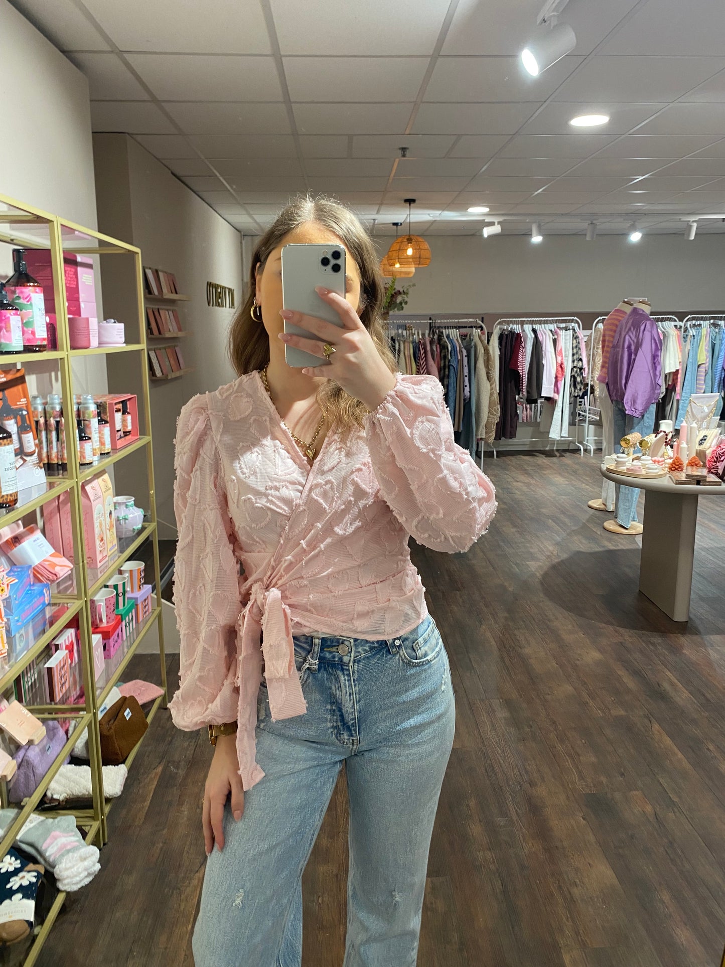 Flowy dames blouse met ballonmouwen.