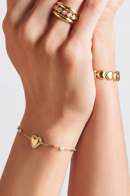 Parel, steentje en statement hart armband goud