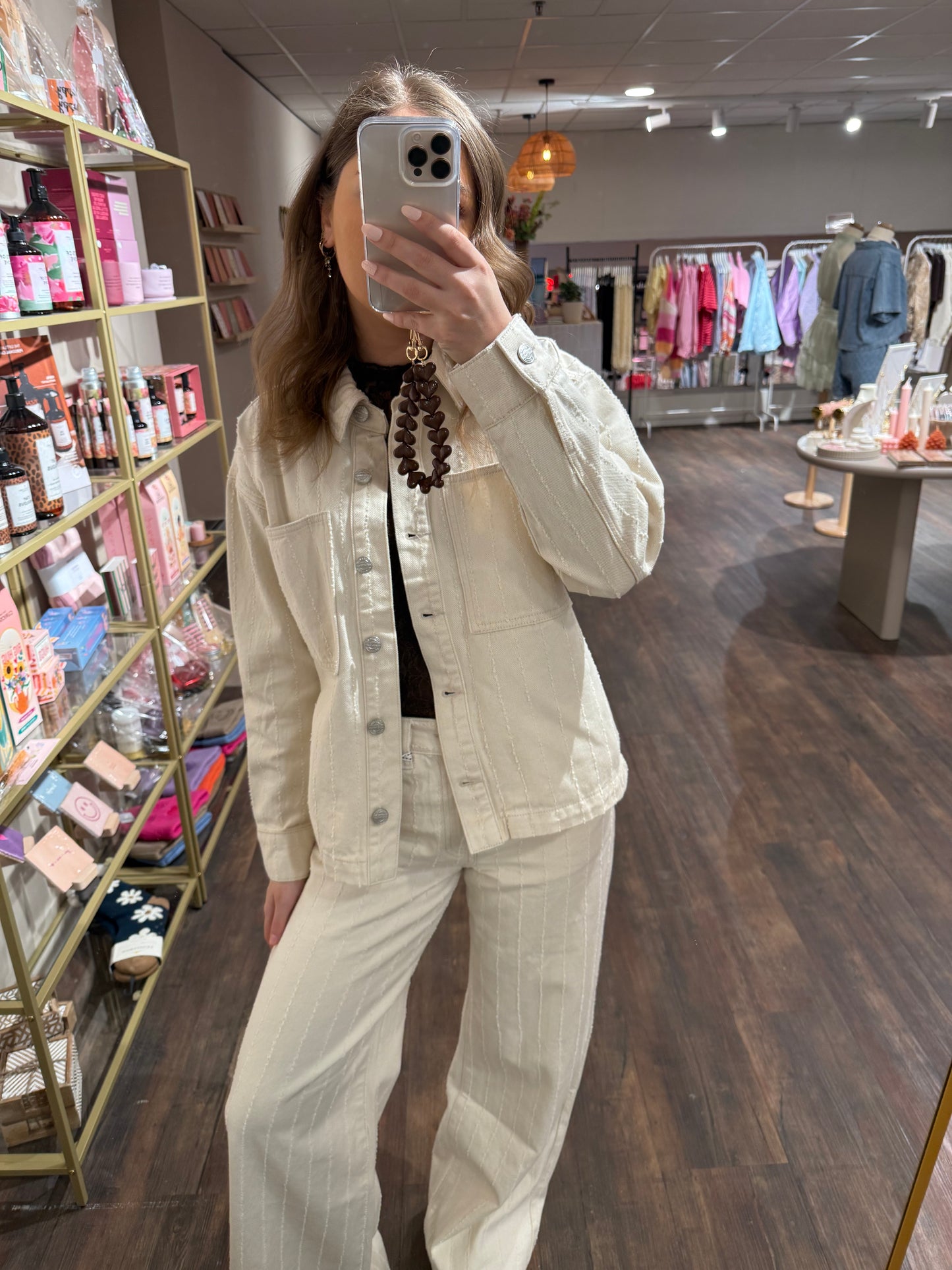 Comfortabele broek met wijde pijpen.