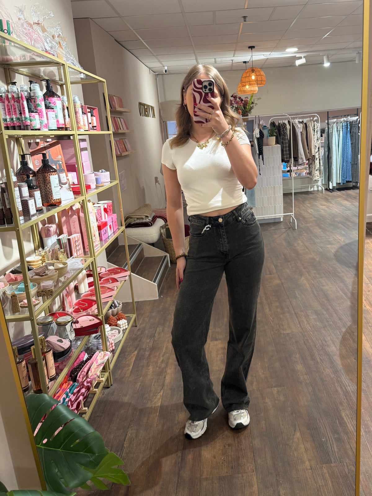 Extra lange zwarte jeans met wide leg pasvorm.  