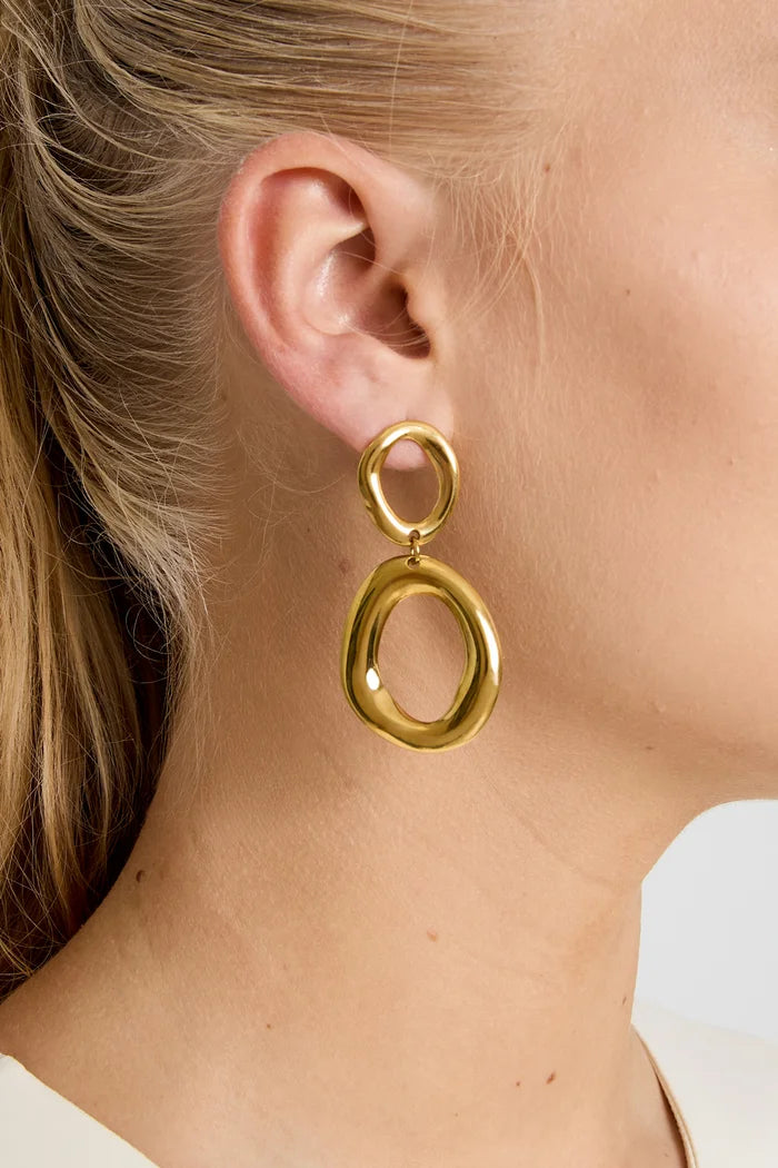 Statement organische ringen oorbellen goud