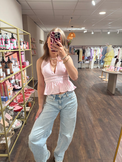 Haltertop met studs gecombineerd met zomerse outfit
