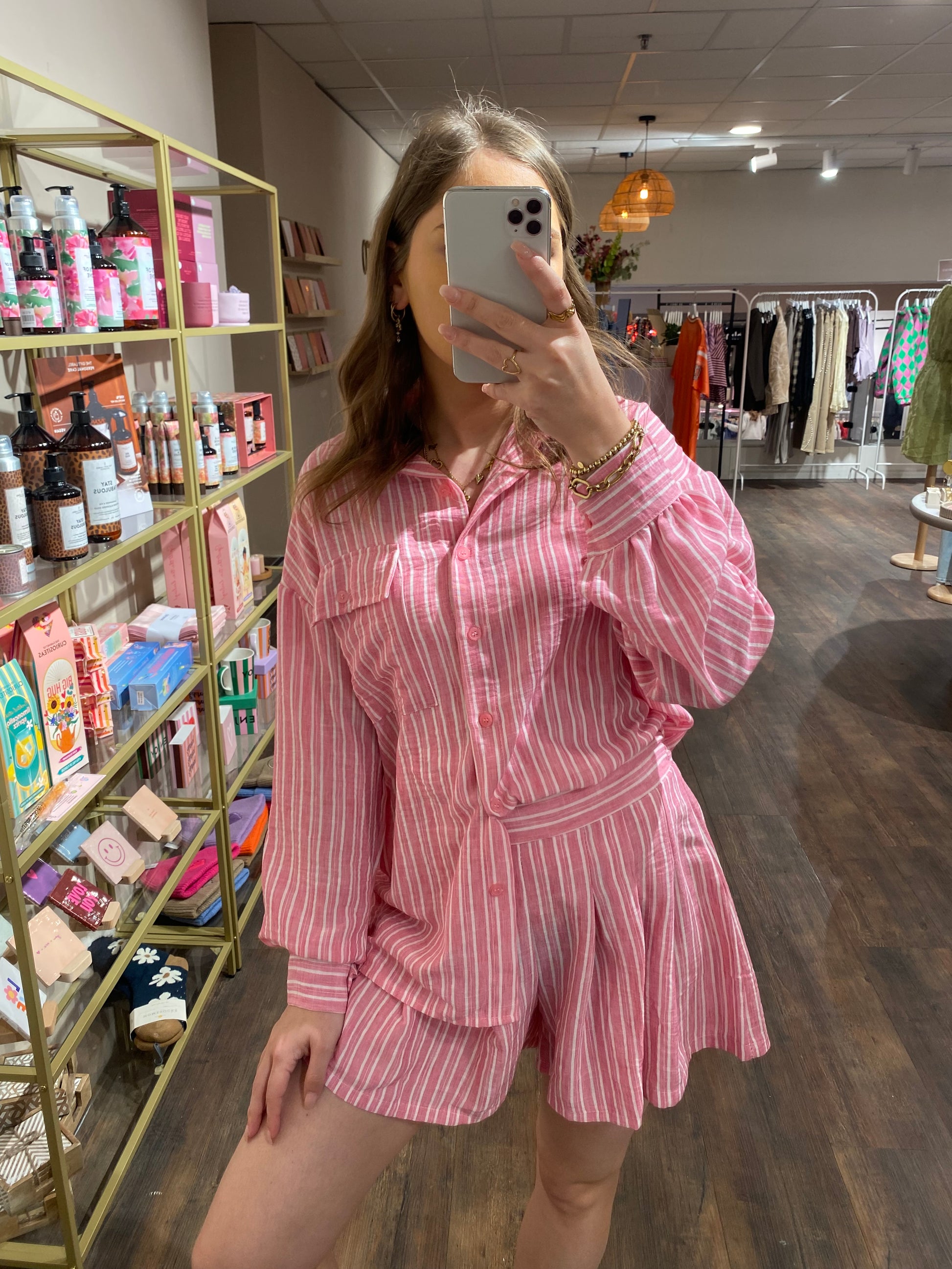 Luchtige outfit met strepen perfect voor strand of vakantie